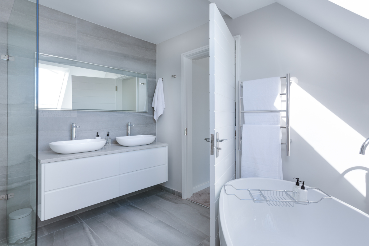 Deep Cleaning (7 Bathrooms)