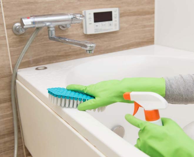 Deep Cleaning (3 Bathrooms)